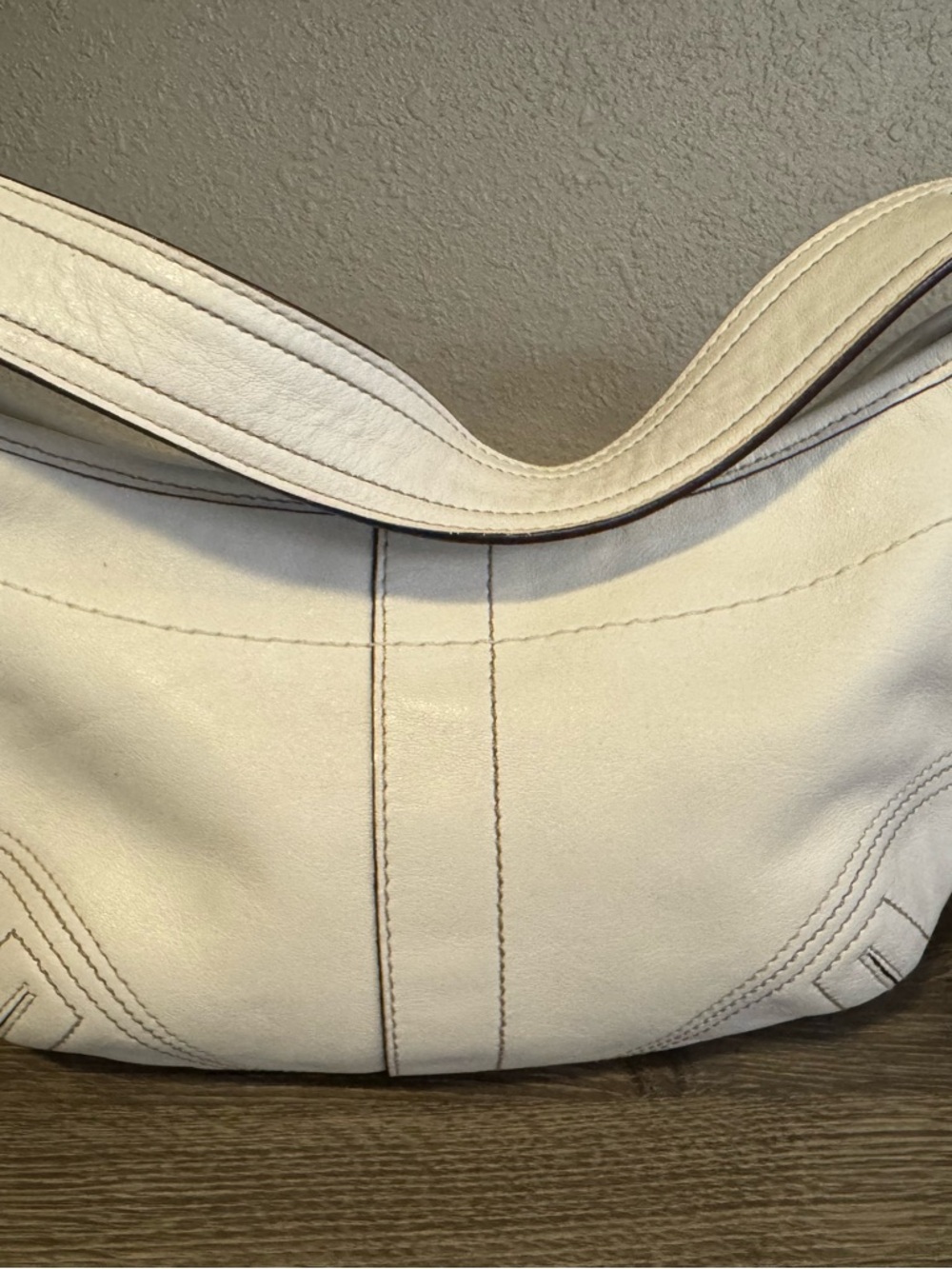 Coach White Leather Shoulder Bag - Picture 3 of 9